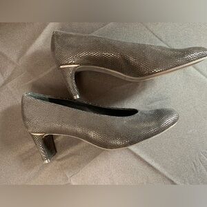 Vaneli Women’s Black Shimmer /Silver Pump Shoes Good Condition Size 9